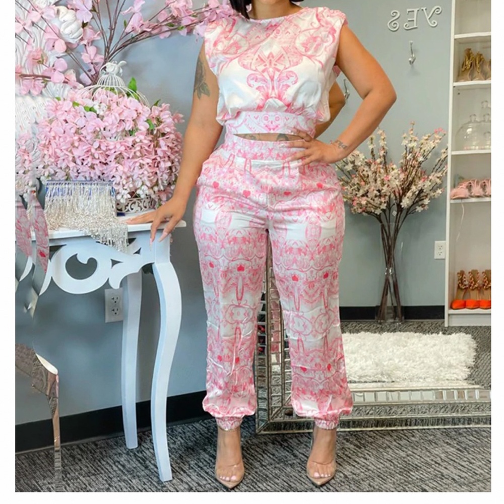 Two piece set 

(blue and pink)
(White and pink)